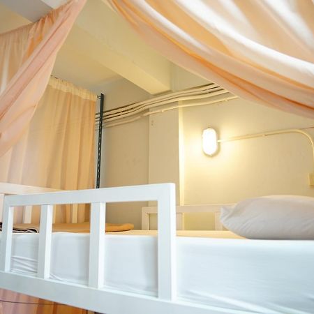 Counting Stars Hostel Банкок Екстериор снимка